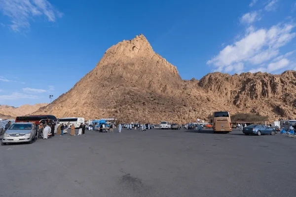 jabal-magnet-medina-saudi-arabia.jpeg